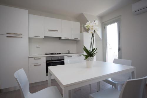One-Bedroom Apartment image 3