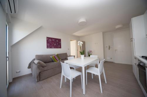 One-Bedroom Apartment image 4