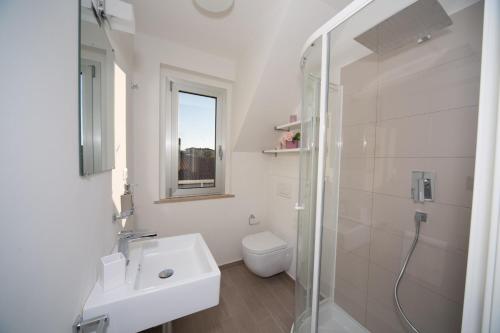 One-Bedroom Apartment image 1
