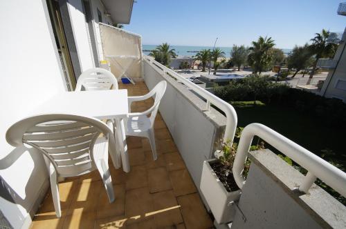 Apartment with Balcony image 4