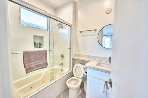 Escape to Serenity: Chic and Stylish Hideaway! in Los Angeles, USA