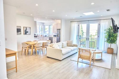 Escape to Serenity: Chic and Stylish Hideaway! in Los Angeles, USA