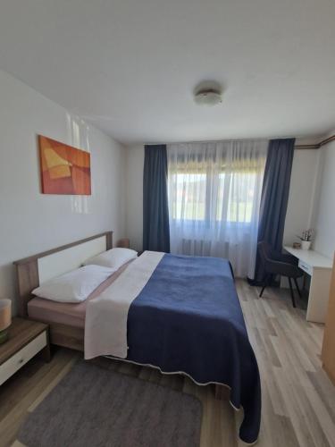 2 bedrooms, 3 beds