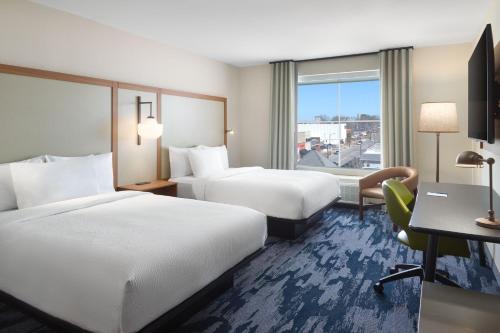 Queen Room with Two Queen Beds and City View - Hearing Accessible