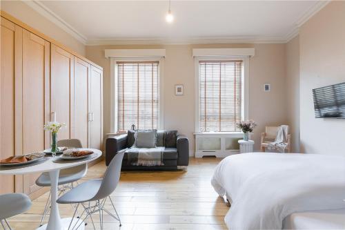 Small sun lit studio minutes from Kings Cross station