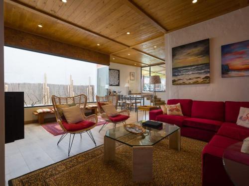 Luxury Banana Haven Villa with pool by CanaryScape in 阿魯卡斯