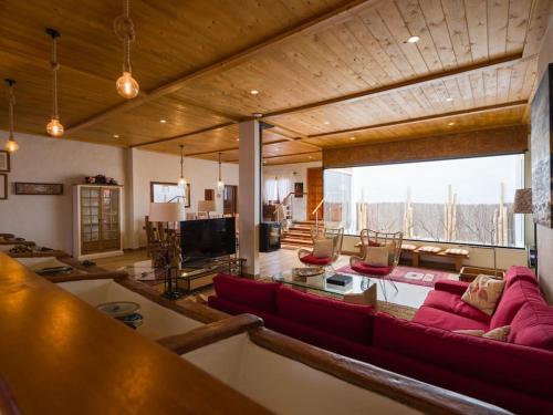 Luxury Banana Haven Villa with pool by CanaryScape in 阿魯卡斯