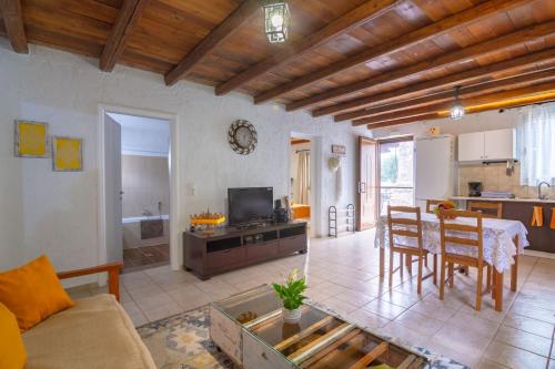 Facilities, Το σπιτι του μελισσοκομου in Vrachasi