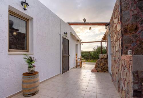 Facilities, Το σπιτι του μελισσοκομου in Vrachasi