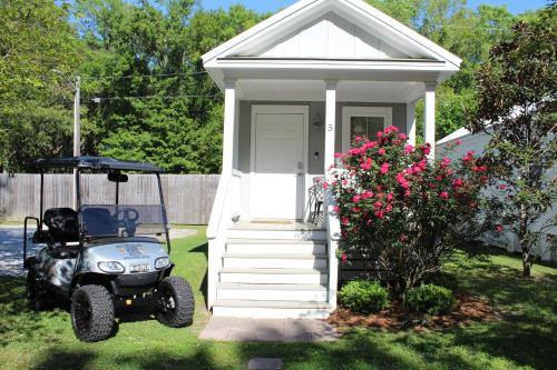 Best Cottage in Ocean Springs- GOLF CART INCLUDED!!! in Ocean Springs, USA