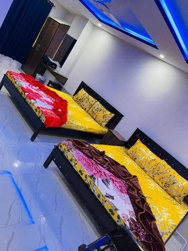 room detail thumbnail 2