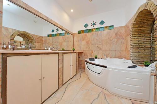 4BNB - Lungaretta Jacuzzi Apartment - main image