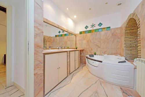4BNB - Lungaretta Jacuzzi Apartment - image 13