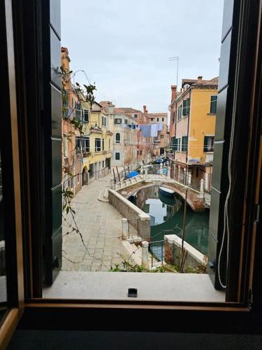 Casa Rossa vista canale