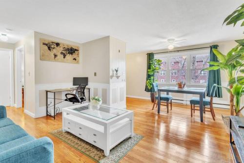 Central Chic Crib in Manchester, USA