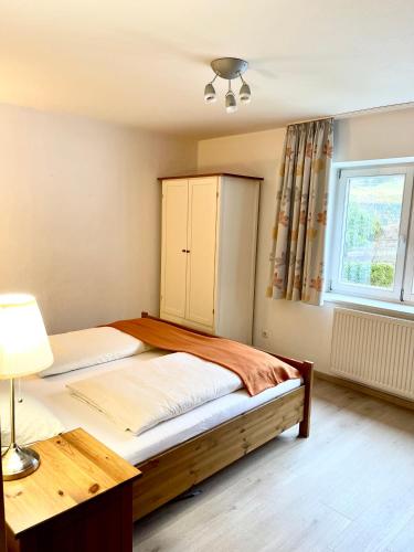 2 bedrooms, 5 beds