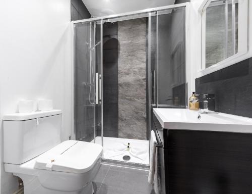 Whitechapel Grand - image 3