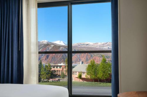 The Hoffmann Hotel Basalt Aspen Tapestry Collection Hilton