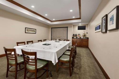 Country Inn & Suites by Radisson, Appleton North, WI