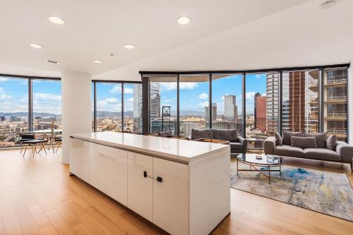 3 Bed 3 Bath Penthouse at Prime Location