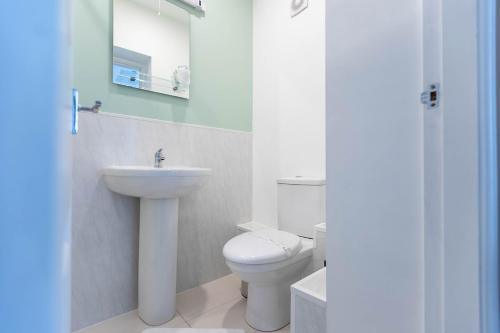 Roger Ground - Studios & Room Only Accommodation - image 4