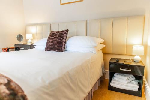 Roger Ground - Studios & Room Only Accommodation - image 7
