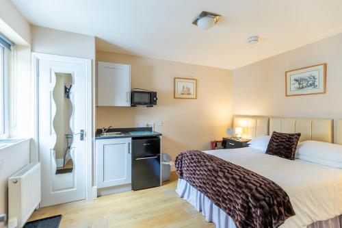 Roger Ground - Studios & Room Only Accommodation - main image