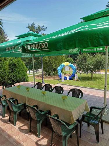 Dārzs, Почивна база "Боженишки Урвич" in Bozhenitsa