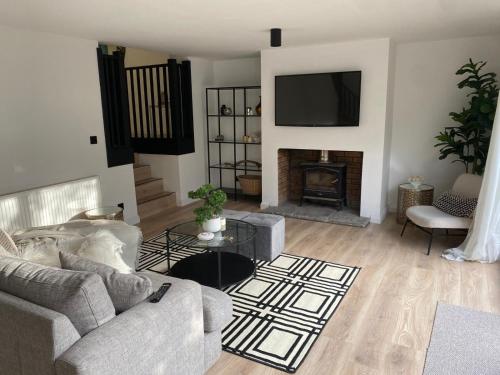 Спільний лаунж/ТБ зона, Sleeps7-Parking-Garden-Patio in Houston