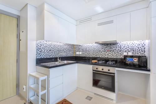 Staycae Holiday Homes - Aykon C - image 12