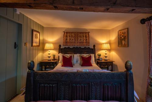 The George Inn & Plaine - image 3