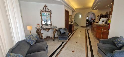 Two-Bedroom Apartment - Separate Building image 4