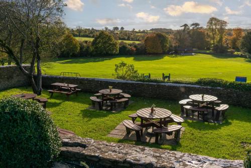 The George Inn & Plaine - image 5