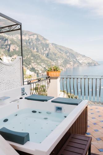 熱水浴缸, 黃金谷酒店 (Hotel Conca d'Oro) in 波西塔諾市中心