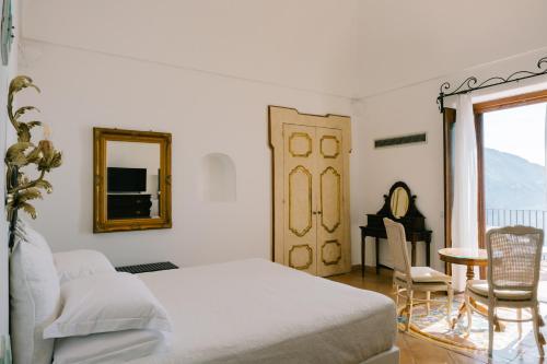 Deluxe Double or Twin Room with Sea View image 5