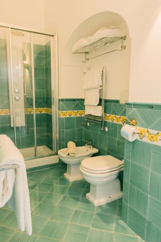Deluxe Double or Twin Room with Sea View image 3