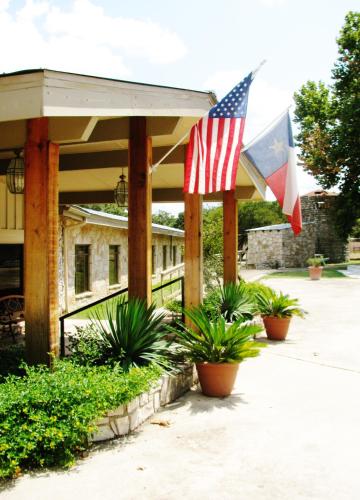 The Lodge at Cypress Falls - 출입구