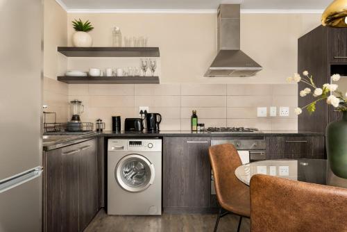 Mayfair Apartments - image 3