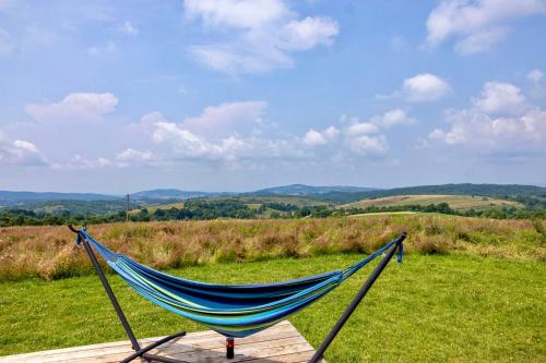 Skats, Panoramic Mountaintop - Private Jacuzzi Jun-Sep and Views Apuseni Mountains in Sunksujusa