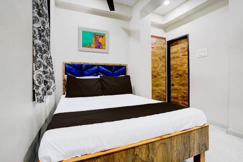 OYO Divine Fine Dine Lodging And Boarding