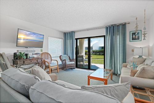 Ground floor beachfront with steps to the beach and pool & beach access in New Smyrna Beach, USA