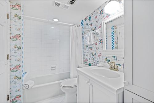 Ground floor beachfront with steps to the beach and pool & beach access in New Smyrna Beach, USA