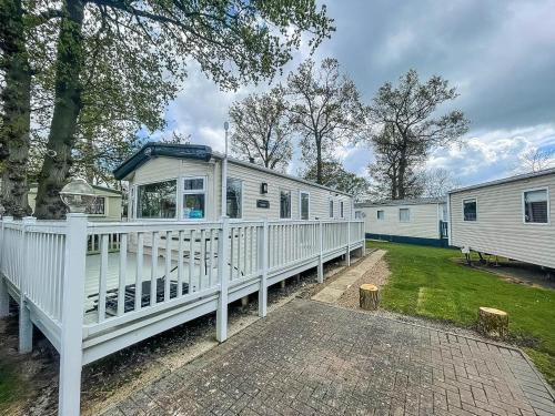 Lovely 6 Berth Caravan With Decking At Carlton Meres In Suffolk Ref 60058m