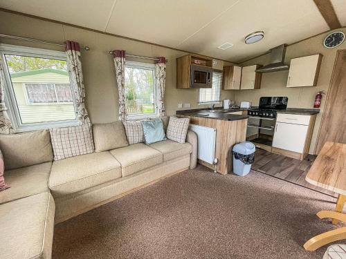 Lovely 6 Berth Caravan With Decking At Carlton Meres In Suffolk Ref 60058m