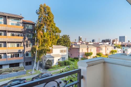 3 Bedroom Luxurious Apartment in Beverly Hills