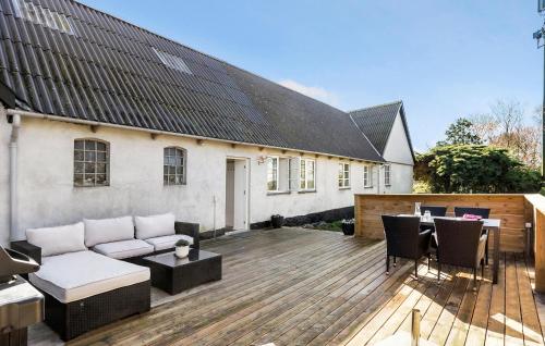 2 Bedroom Stunning Apartment In Gilleleje