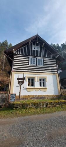 Hlučov - Penzion & Restaurace (Hlucov - Penzion & Restaurace) in Kokorin