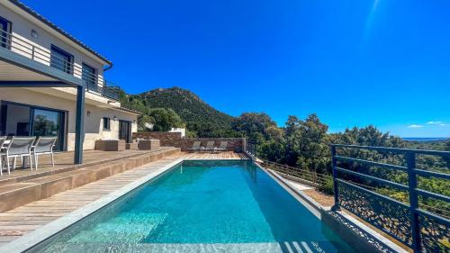 Tres belle villa neuve vue mer avec piscine chauffee