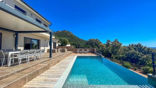 Tres belle villa neuve vue mer avec piscine chauffee