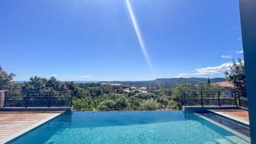 Tres belle villa neuve vue mer avec piscine chauffee